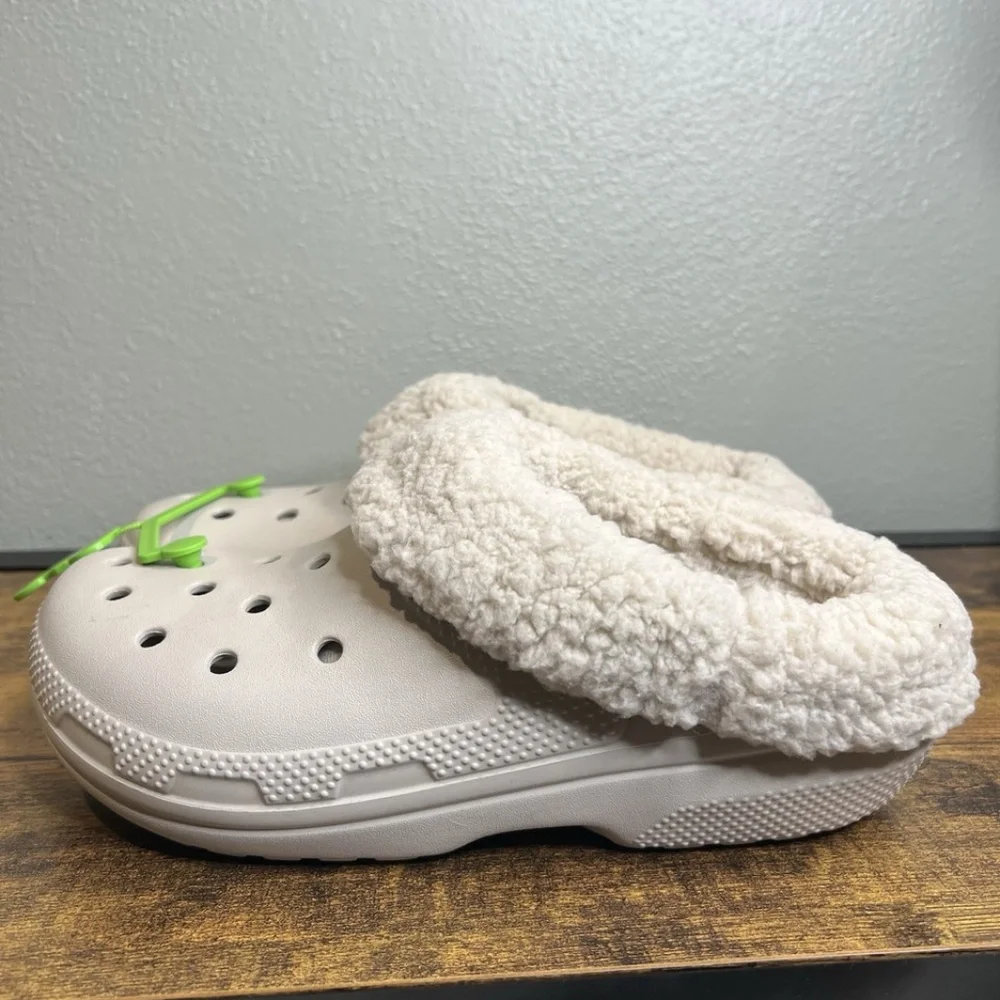 Crocs BEIGE CLASSIC BLITZEN IV LINED CLOG Men's 6 / Women's Size 8 NEW - Picture 3 of 6